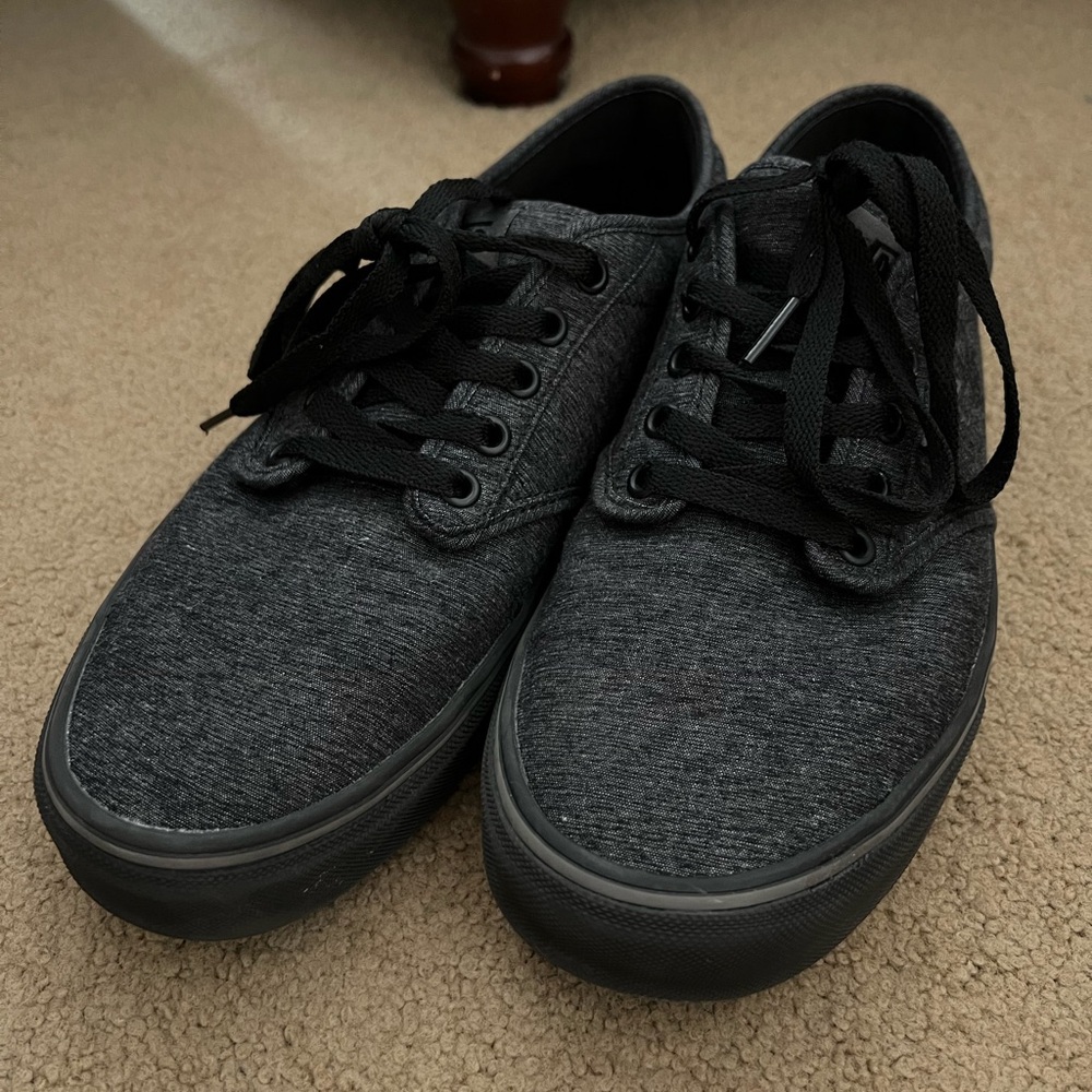 Vans - Men’s Classics in charcoal with black sole